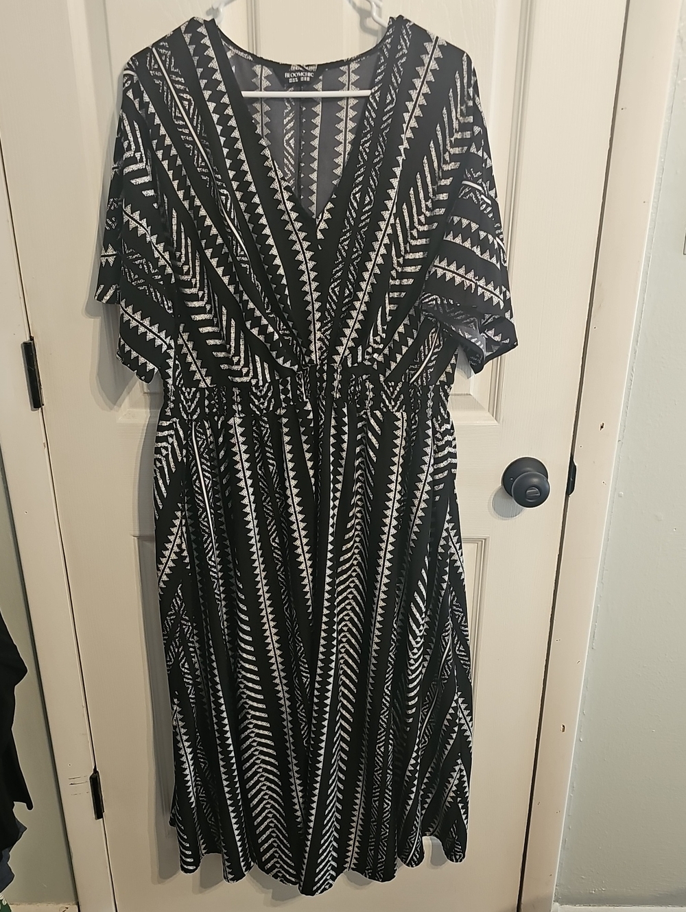 BloomChic Black & White V-Neck Midi Dress